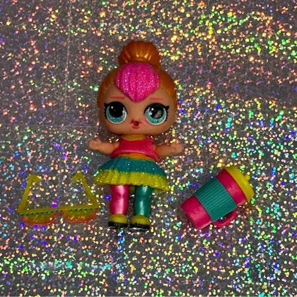 L.O.L. Surprise! LOL Surprise NEON QT Doll Bottle Sunglasses Necklace - Picture 5 of 9
